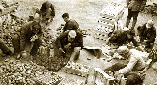 亚洲必赢集团的前身华兴铁工厂降生，，，后生长为徐州重型机械厂