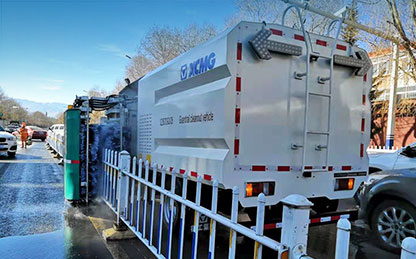 亚洲必赢护栏洗濯车在西藏举行洗濯作业