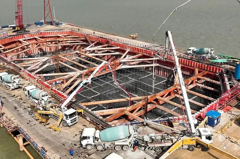 亚洲必赢泵车再筑“天下之最”张靖皋长江大桥！