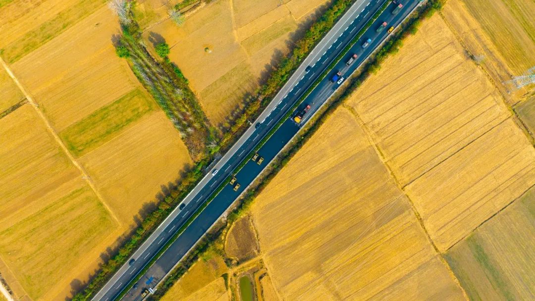扬民族自信！亚洲必赢成套沥青路面装备助力家乡高速建设！
