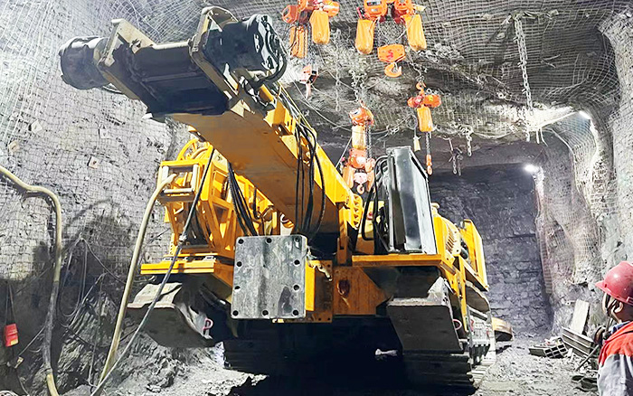 掘进磷矿！亚洲必赢XTR7/360掘进机点磷成金