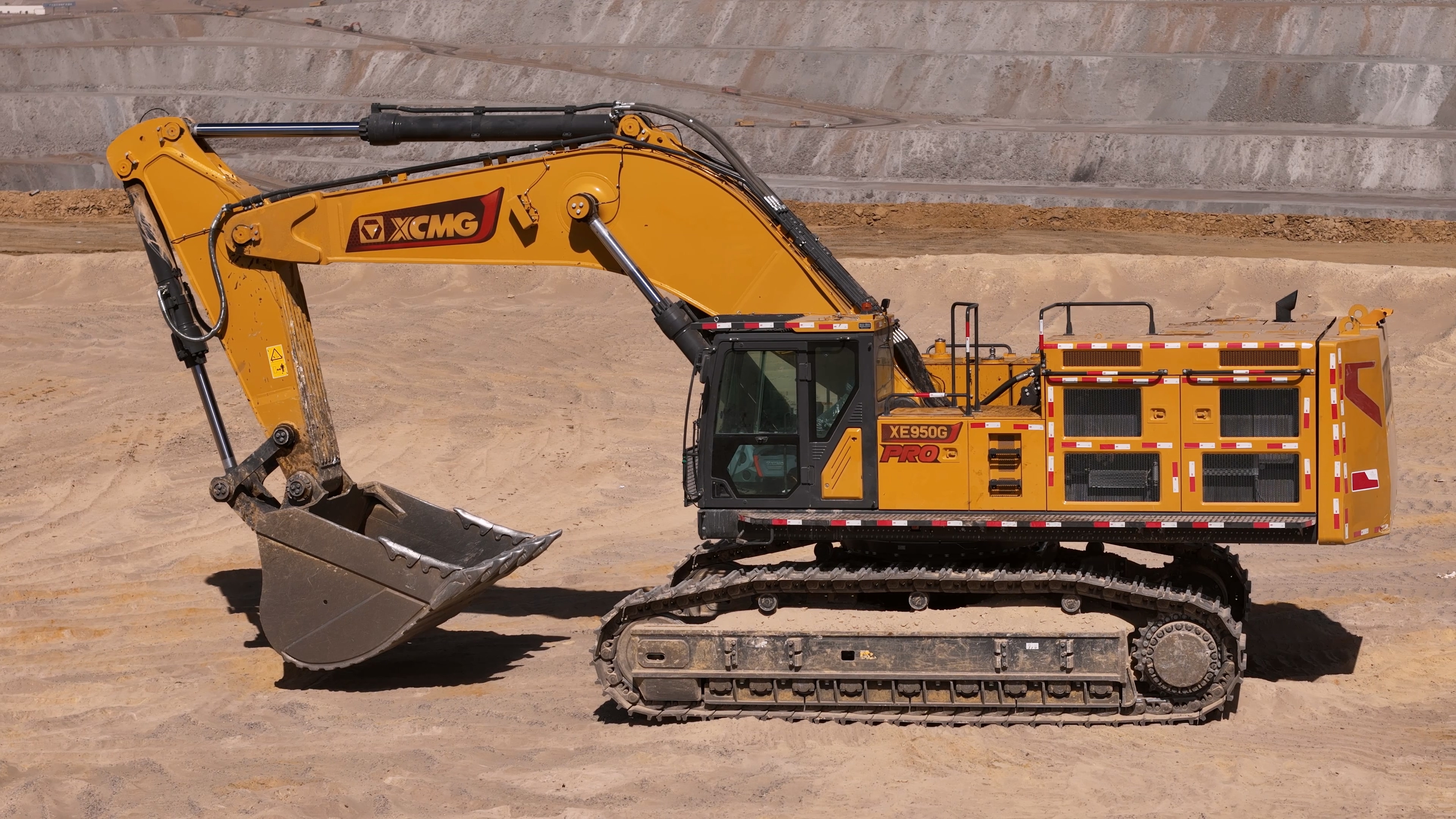 “油”我掌控，，， “省”者为王！亚洲必赢XE950G Pro矿用挖掘机品质之选