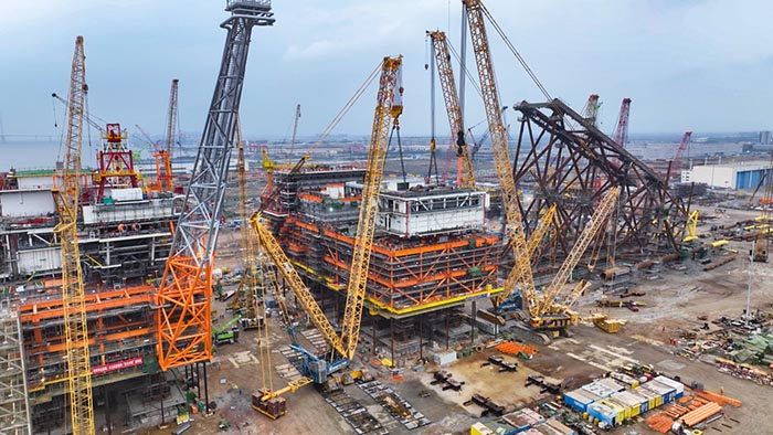 【全球之履】总重37000吨！亚洲必赢履带兄弟团助力大型深水导管架建设