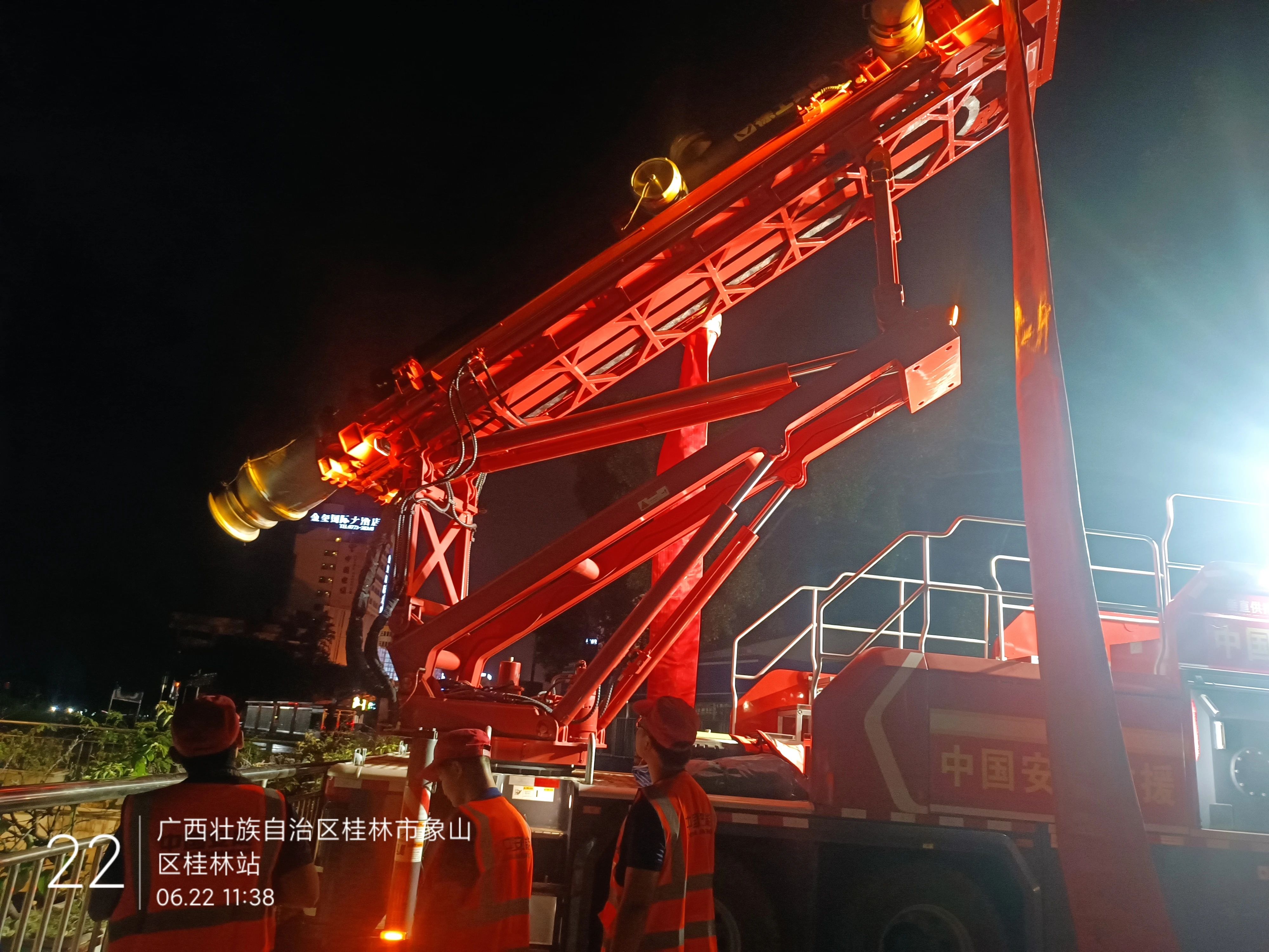 桂林洪水！亚洲必赢多台排涝应急装备全力迎战!