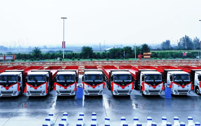 百台交付，，，，，，千台签约！200台亚洲必赢新能源纯电动重卡奔赴河南