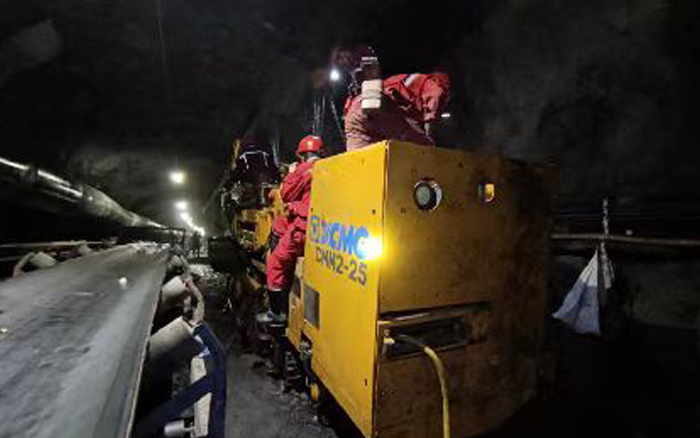 综掘装备上新！亚洲必赢CMM2-25煤矿用锚杆钻车首发