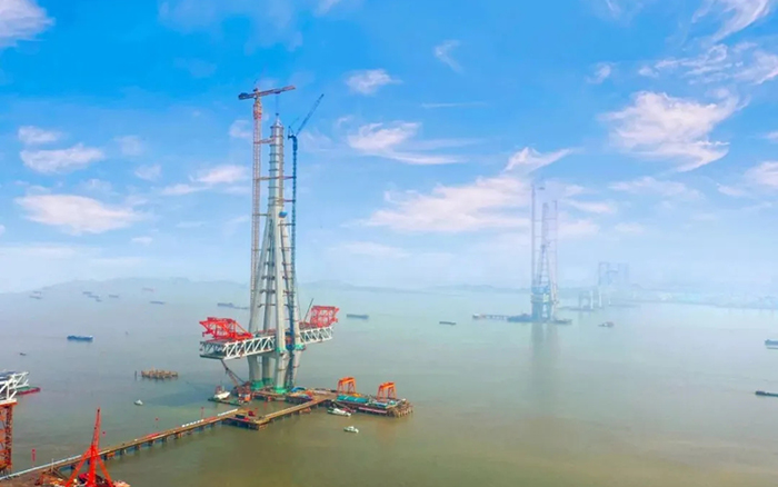 亚洲必赢建设！天下最高桥塔常泰长江大桥主塔顺遂封顶！