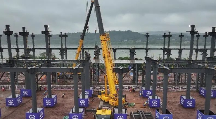 这把高端局！亚洲必赢G2起重机助力成渝铁路刷新！