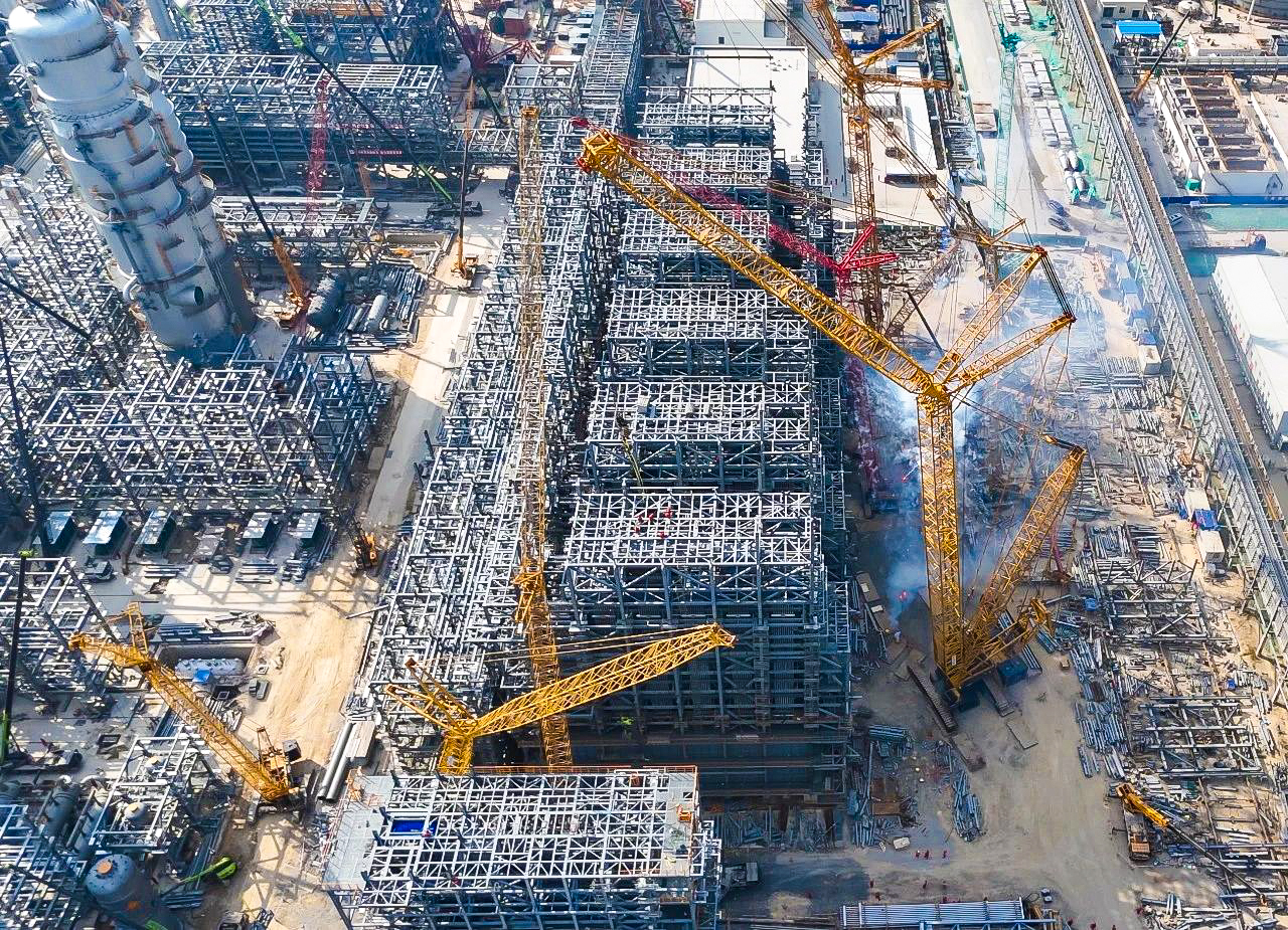 总重9000吨！XGC12000助力大型石化乙烯项目对流段？？榈踝