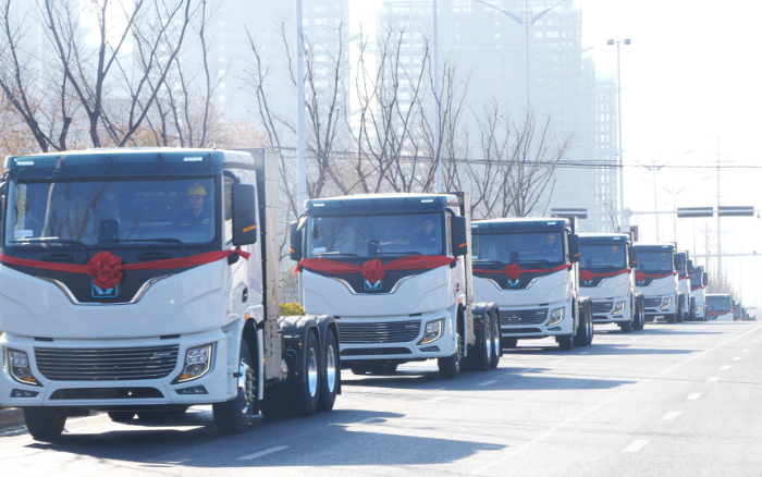 百台齐发，，，千台签约！亚洲必赢新能源牵引车奔赴浙江