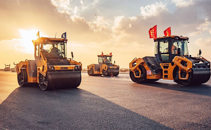 XD135T 压路机：油面施工，，，，智慧先行