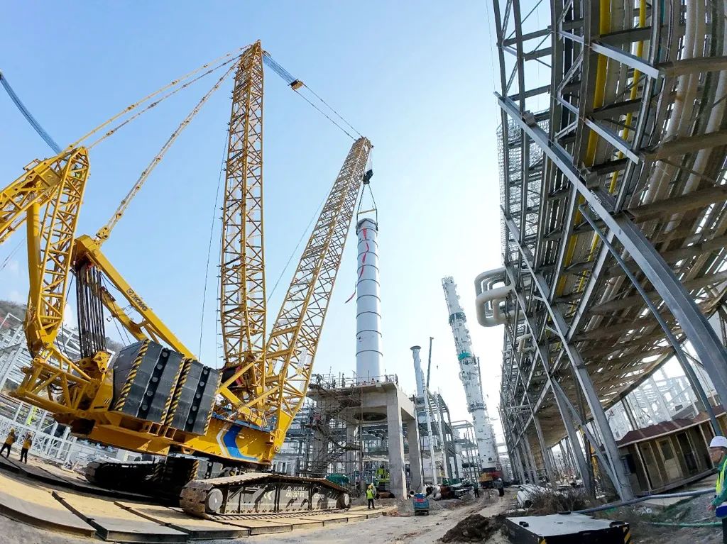 700吨巨塔稳稳落位？？亚洲必赢XLC17000给出完善谜底