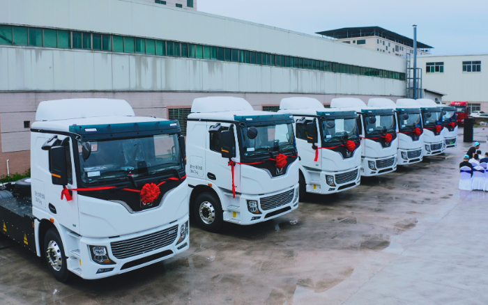 预见“梅”好！百台亚洲必赢底置充电牵引车奔赴广东梅州