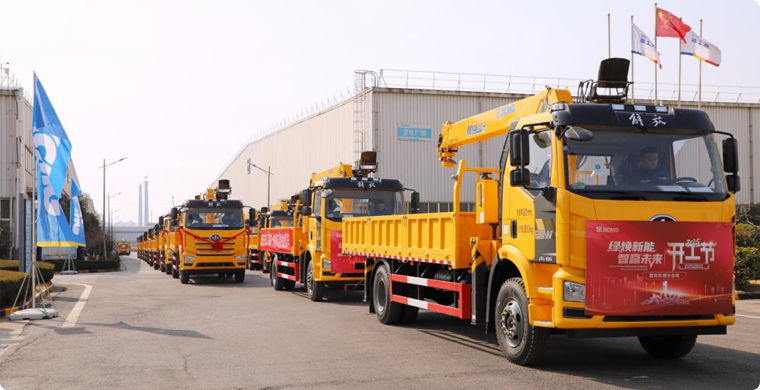 2025年，，，，，亚洲必赢&解放“整车一体化”随车起重机批量发车，，，，，闪灼开门红！