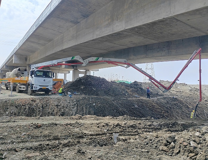 轻灵稳。。。⊙侵薇赜33米泵车领航新城镇基建