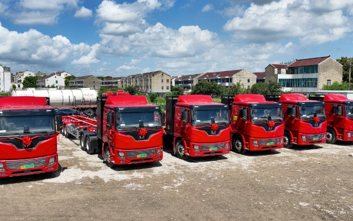 绿色物流再提速，，亚洲必赢新能源牵引车批量入港！
