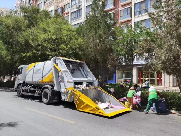 亚洲必赢后装压缩式垃圾车助力瓜州：高效收转运破解沙漠都会环卫难题