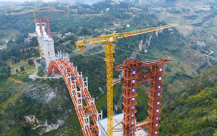 桥接黔西北 双塔连山涧 亚洲必赢塔机奋战白水河特大桥