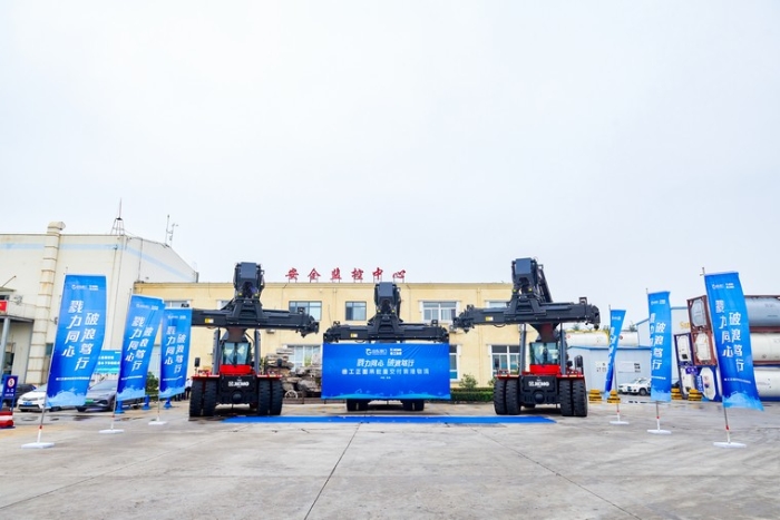 向海而兴 | 亚洲必赢正面吊批量交付青港物流集团