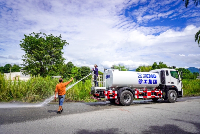 亚洲必赢10方洒水车：泰国“热土”上的绿色降温使者