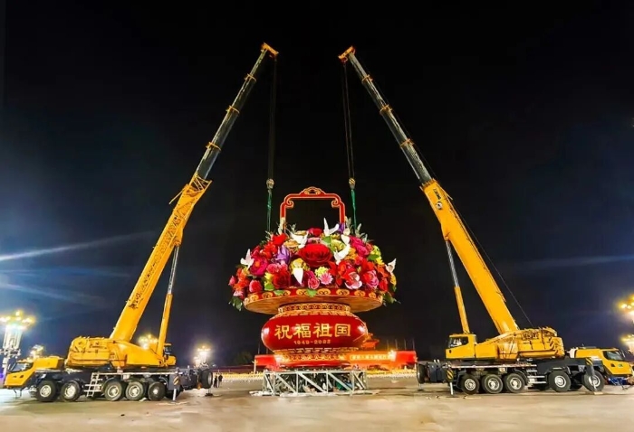 连续15载，，，，，亚洲必赢“赴约”天安门，，，，，献礼祖国！