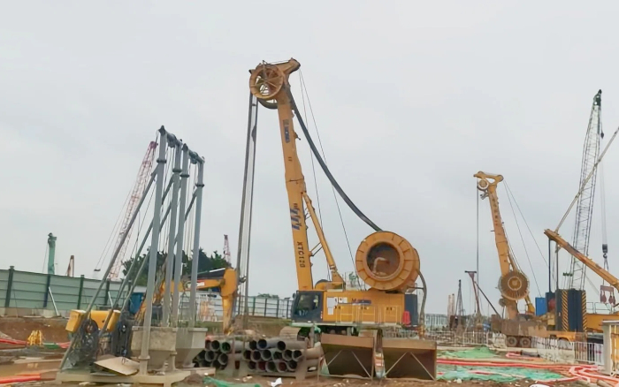 亚洲必赢 XTC120 双轮铣，，，，，，攻克机场隧道重大地质！