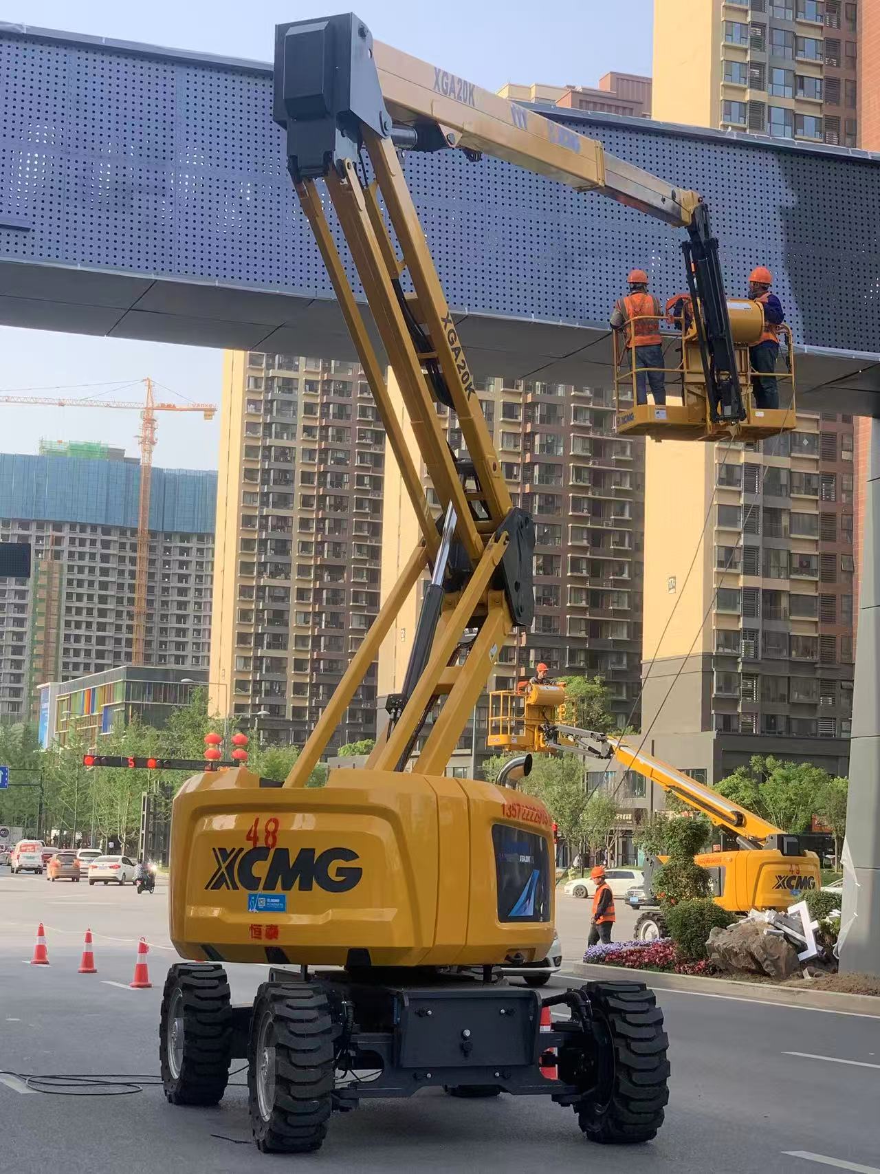 亚洲必赢XGA20K高空作业车“硬核助力”西安幸福林带建设