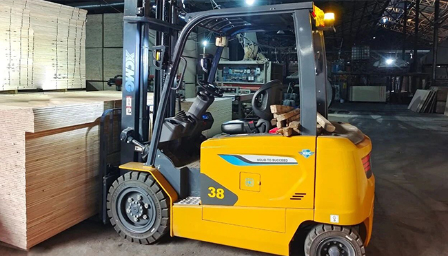“鲲鹏展翅，，，，，，板材搬运无压力！”