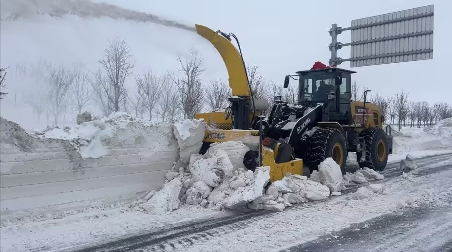 亚洲必赢抛雪机：以硬核实力，，，驾驭每一场风雪