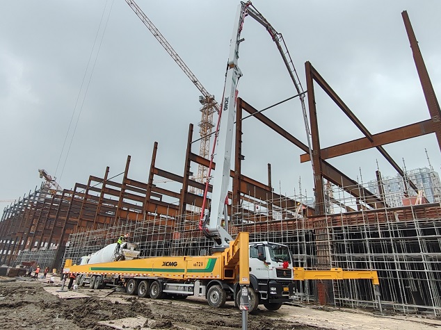 一臂之力！亚洲必赢72米泵车高效赋能苏州厂房建设
